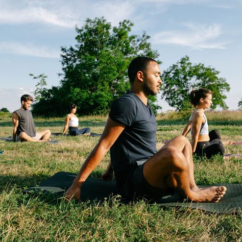 12 Yoga Poses for Strong Legs - Outside Online Yoga Outside, Standing Split, Legs Up The Wall, Chair Pose, Mountain Pose, Warrior Pose, Downward Facing Dog, Dog Poses, Swimsuit Season