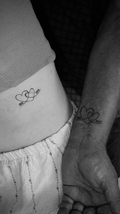 Matching Father And Daughter Tatoos, Parents Meaningful Tattoo, Matching Tattoos For Moms And Daughters, Daughter Mother Tattoos Ideas, Matching Tattoos For Father Daughter, Tattoo Ideas Mom Dad Daughter, Cute Tattoos Mother Daughter, Tattoo Ideas Matching With Mom, Mum N Daughter Tattoo