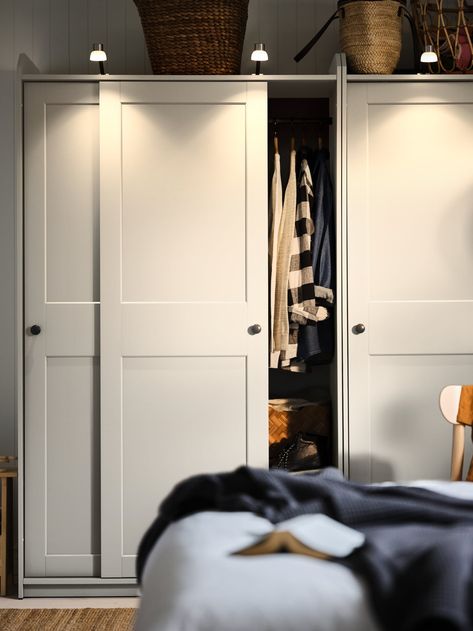 Armoire Ikea, Countryside Home, Ikea Wardrobe, Single Size Bed, Sliding Wardrobe Doors, Pax Wardrobe, Large Beds, Wardrobe Design Bedroom, Countryside House