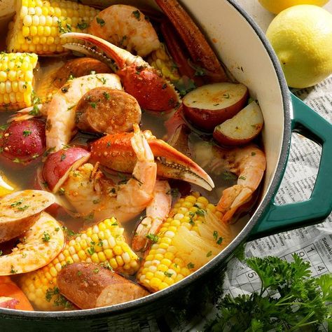 Low Country Boil Country Boil Recipe, Low Country Boil Recipe, Country Boil, Low Country Boil, Seafood Boil Recipes, Mardi Gras Food, Boiled Food, Crab Boil, Grape Salad