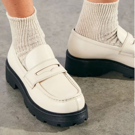 White Loafers Outfit Women, Beige Loafers Outfit, White Loafers Outfit, Platform Loafers Outfit, Loafers Outfit Women, Chunky Loafers Outfit, Penny Loafers Outfit, Loafers For Women Outfit, Loafer Outfits