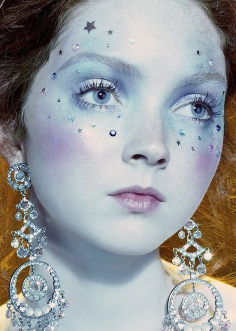 Not your grandma's eyeshadow. Make Up Sposa, Miles Aldridge, Festival Make Up, Lily Cole, White Makeup, Love Lily, Fairy Makeup, Scene Hair, Blue Makeup