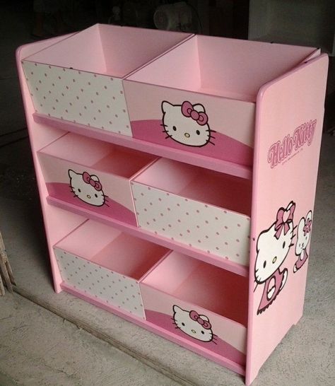 #hellokitty Diy Gifts Hello Kitty, Hello Kitty Organizer, Hello Kitty Things To Make, Hello Kitty Diy Room Decor, Hello Kitty Arts And Crafts, Pink Diy Room Decor, Diy Pink Room Decor, Ideas Para Decorar, Diy Hello Kitty Crafts