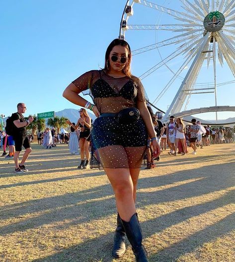 Indy Festival Outfits, Music Festival Outfits Curvy, Cochella Outfits For Plus Size, Edc Plus Size Outfits, Plus Size Festival Outfit Coachella, All Black Coachella Outfit, Sueños Festival Outfit Plus Size, Lollapalooza Outfit Plus Size, Coachella Outfit Midsize