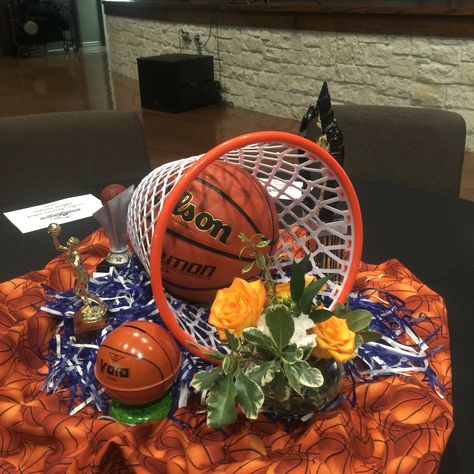 Basketball Banquet Centerpieces, Basketball Banquet Ideas, Sports Banquet Centerpieces, Basketball Locker Decorations, Basketball Centerpieces, Basketball Treats, Basketball Wedding, Basketball Banquet, Sports Centerpieces