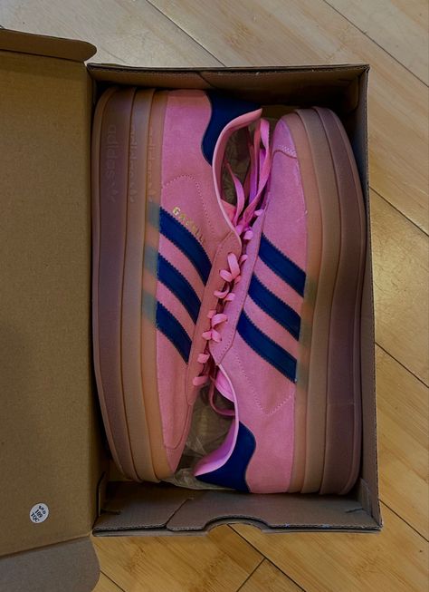 Adidas Gazelle Bold Platform Bubblegum Pink Pink Platform Gazelle, Gazelle Platform Adidas Outfit, Adidas Gazelle Platform, Sophie Richie, Platform Gazelle, Adidas Gazelle Bold Pink, Gazelle Platform, Platform Adidas, Pink Adidas Gazelle