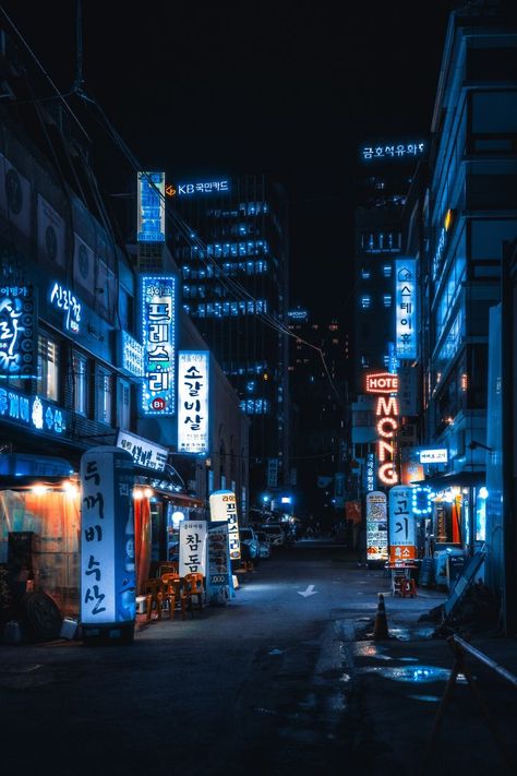 Night time Street Photography in Japan Night Street Photography, House Forest, Skyscraper Building, Seoul Korea Travel, Road Light, Night Street, Japan Street, Korea Travel, Seoul Korea