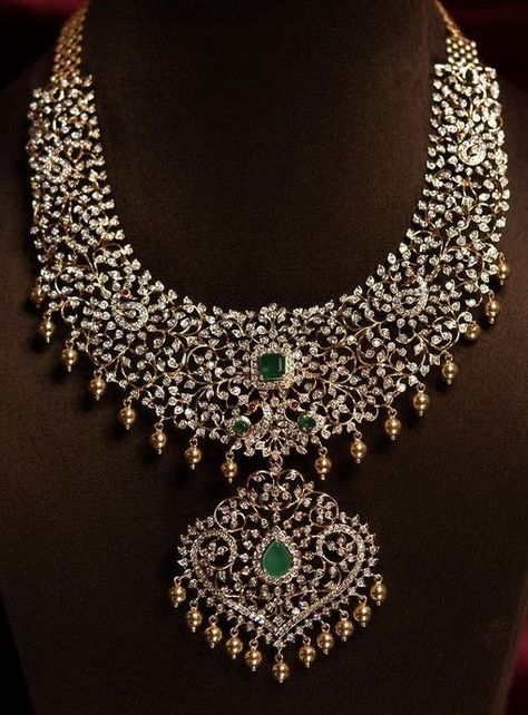 Gold Jewelry Prom, Wedding Jewelry Sets Bridal Jewellery, Bridal Diamond Necklace, Indian Wedding Jewelry Sets, Diamond Pendants Designs, Bridal Jewelry Vintage, Diamond Wedding Jewelry, Beautiful Gold Necklaces, Gold Jewelry Simple Necklace