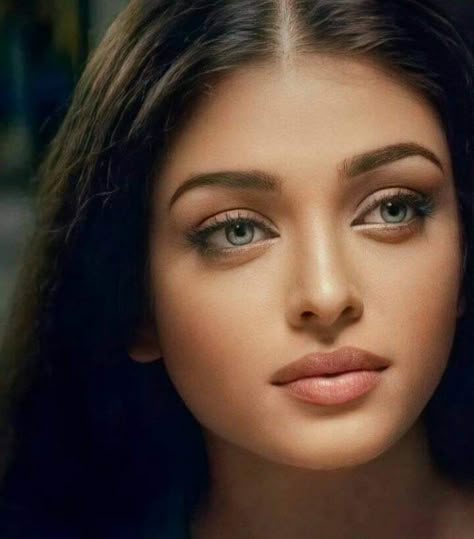 Aishwarya Rai Makeup, Aishwarya Rai Pictures, Aishwarya Rai Photo, Aishwarya Rai Bachchan, Model Aesthetic, Indian Aesthetic, Aishwarya Rai, Bollywood Celebrities, India Beauty