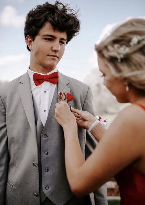 Prom Photos Couple, Couple Prom Pictures, Prom Pictures Couples Black, Dancing Photography, Prom Photography Poses, Couple Prom, Homecoming Poses, Hoco Pics, Portrait Male