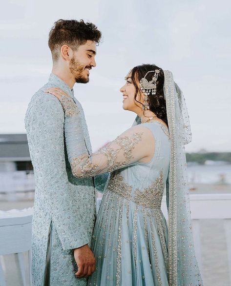 Nikkah Dupatta Ideas, Pakistani Bride And Groom, Nikkah Dupatta, Pakistani Wedding Ideas, Punjabi Wedding Suit, Photoshoot Ideas For Couples, Dior Atelier, Couples Pose, Bridal Couple