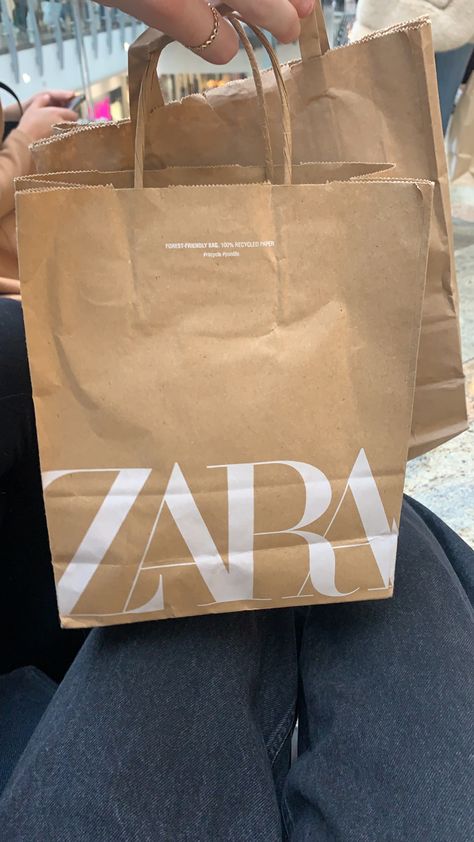 Zara Shopping Bag, Shopping Bags Aesthetic, Shopping Vibes, Zara Shopping, Zara Shop, Shopping Pictures, Shopping Therapy, Tiktok Edit, Aesthetic Stores