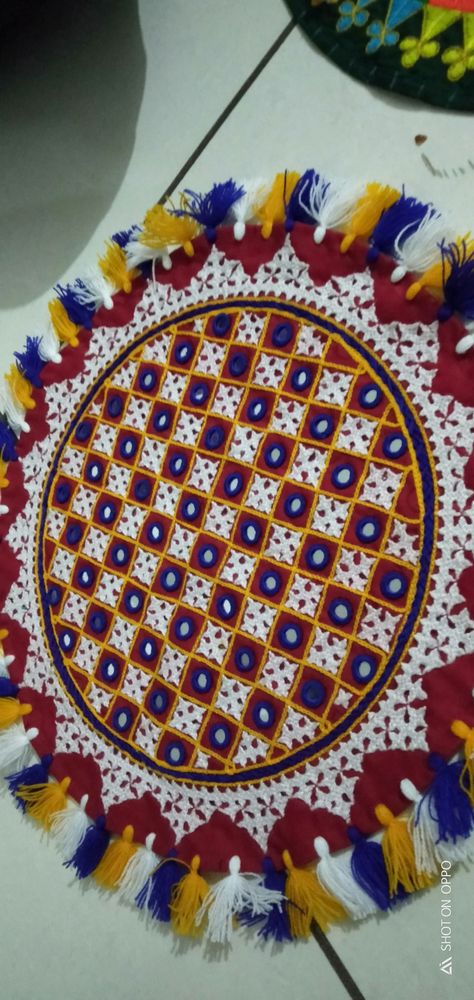 Thali Rumal Hand Work, Rumal Designs, Kathiyawadi Embroidery, Rumal Design, Kachhi Work, Machi Work, Gamthi Work, Baby Mehndi Design, Candy Gifts Diy