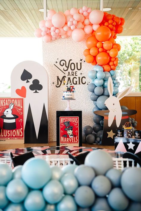 Magic Theme Birthday Party Decorations, Magician Party Decorations, Magic Birthday Party Theme, Magic Birthday Cake, Magic Theme Party, Magic Party Theme, Magician Birthday Party, Kids Party Props, Magician Party