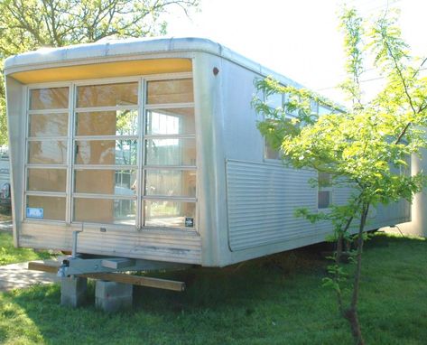 1950 Spartan Carousel for sale - tin can tourists Vintage Trailers For Sale, Vintage Campers For Sale, Camper Vintage, Tin Can Tourist, Vintage Camper Remodel, Trailer Interior, Mobile Home Living, A Small House, Vintage Rv