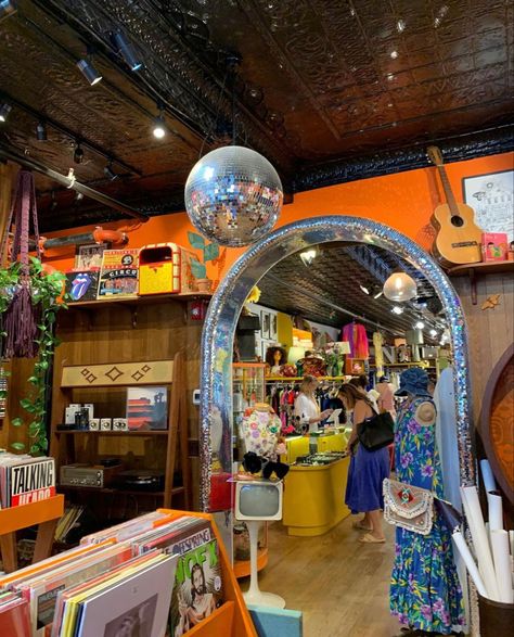 Vintage Clothes Shop Aesthetic, Retro Store Interior, Retro Store Aesthetic, Retro Store Design, Retro Shop Interior, Thrift Shop Interior Design, 70s Store Aesthetic, Maximalist Store Design, Funky Retail Store Design