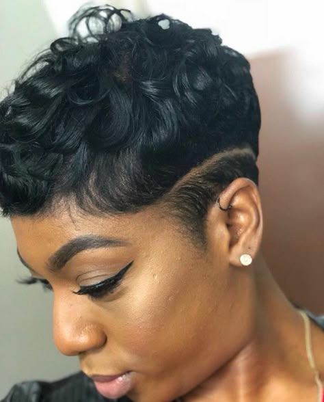 Bobcut Hairstyles, Grey Hair Colour, Perm Cut, Short Relaxed Hairstyles, Black Hair Short Cuts, Short Hair Waves, Gorgeous Gray Hair, Natural Hair Short Cuts, Short Hair Images