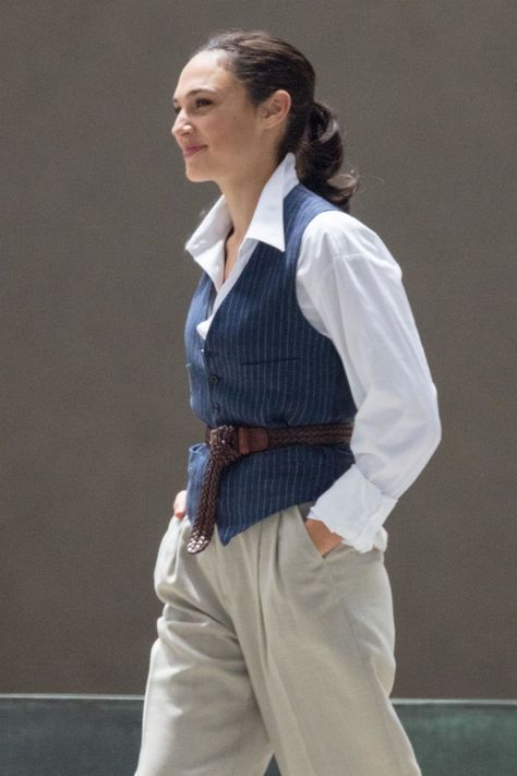 Women Waistcoat Outfit, Waistcoat Outfit Women, Waistcoat Outfit, Gal Gardot, Classic Style Outfits, Woman Suit Fashion, Fashion Attire, Vest Outfits, Gal Gadot