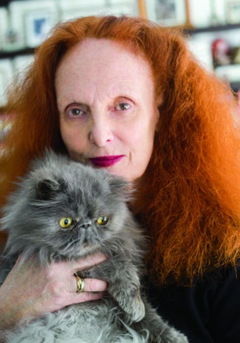 Grace Coddington Style, Italian Minimalism, Grace Coddington, State Of Grace, New York Apartment, Vogue Uk, Family Album, Cat People, Cat Pillow