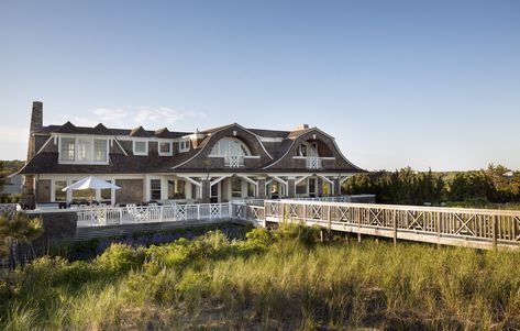 Cedar Shingle Homes, Shope Reno Wharton, Nantucket House, Beach Houses Architecture, Hamptons Cottage, Beach Architecture, Cottage Lake, Shingle Style Homes, Beach House Exterior