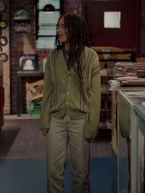 High Fidelity Outfits, Zoe Kravitz Style, Zoe Isabella Kravitz, Zoë Kravitz, Zoe Kravitz, Movies Outfit, Fashion Aesthetics, High Fidelity, Fall Fits