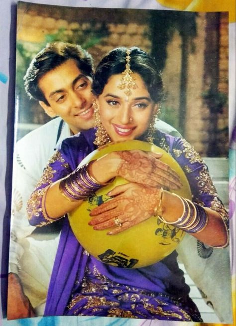 #BollywoodFlashback #muvyz #muvyz071722 Salman Madhuri, Salman Khan Aishwarya Rai, Hum Aapke Hain Koun, Good Old Movies, Salim Khan, Old Bollywood Movies, Bollywood Retro, Salman Khan Photo, 90s Bollywood Aesthetic