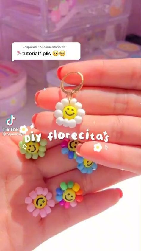 Portacubrebocas Aesthetic, How To Make A Flower Out Of Beads, Beads Ideas Crafts, Bracelet Seed Beads Ideas, Aesthetic Beads Bracelet, Easy Bead Crafts, Beads Bracelet Design Ideas Easy, Cincin Manik Manik, Beads Ideas Aesthetic