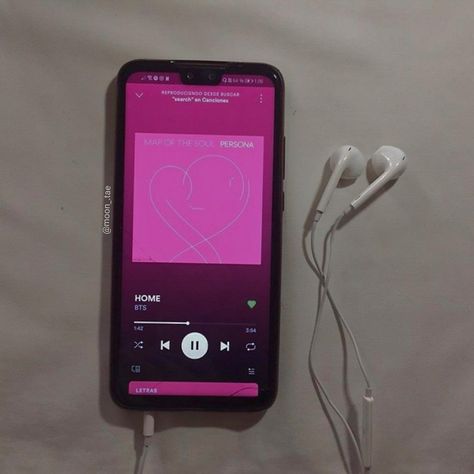 Bts Music Aesthetic, Phones Aesthetic, Bts Music, Listening Music, Phone Inspiration, Music Heals, Music Aesthetic, Kpop Aesthetic, Listening To Music