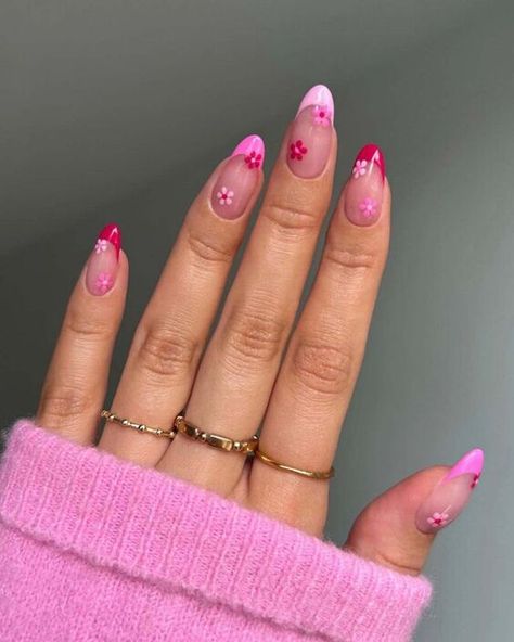 Pink Summer Nails 2024 - Trendy Manicure Inspirations Barbie Pink Nails, Pink Summer Nails, Summery Nails, Pink Nail, Pink Spring, Spring Nail, Floral Nails, Chic Nails, Short Acrylic Nails