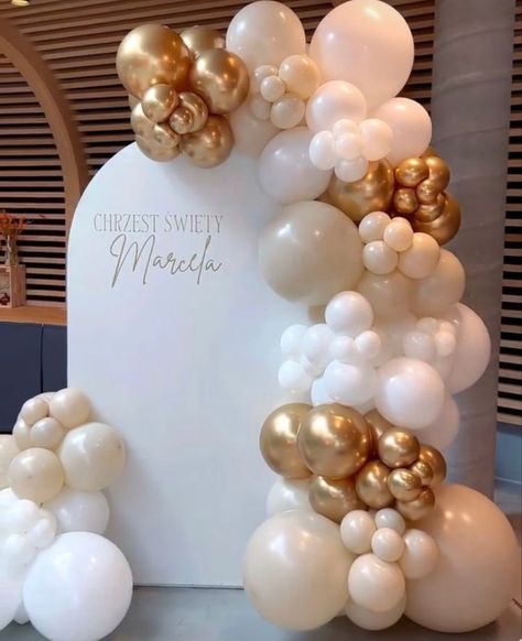 Balloon And Arch Backdrop, Arch Stand With Balloons, Balloon Arch Ideas Entrance, Balloon Arch Simple, Balloon Decorations Table, Aqiqah Decoration, Birthday Party Paper Decorations, Simple Backdrop, First Communion Decorations