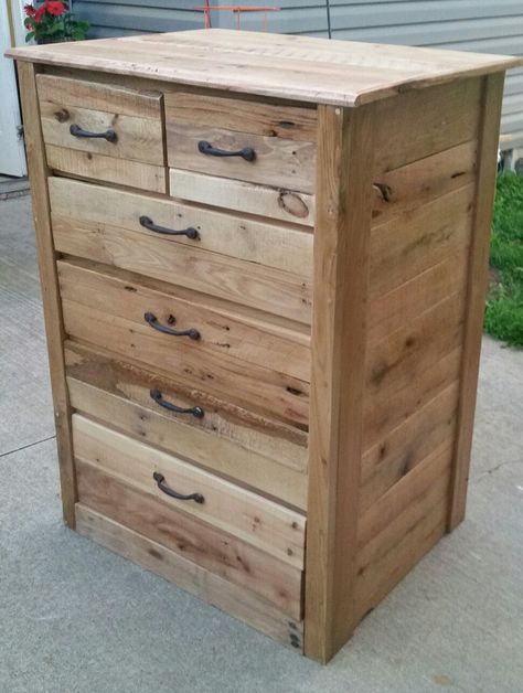 Diy Wood Dresser, Wood Dresser Diy, Dressing Table Models, Pallet Dresser, Dresser Inspiration, Dresser Plans, Wooden Cupboard, Pallet House, Diy Furniture Bedroom