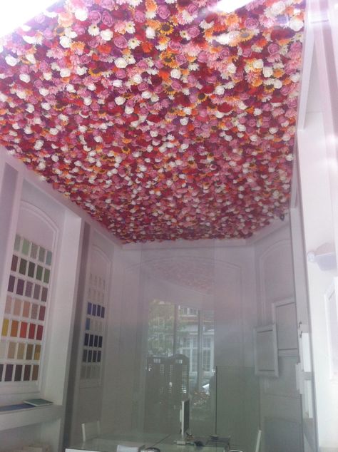 Flower feature ceiling | International Visual Floral Ceiling Bedroom, Fake Flowers Decor, Ceiling Covering, Flower Room Decor, Flower Ceiling, Hair Salon Interior, Esthetician Room, Barber Shop Decor, Flower Room