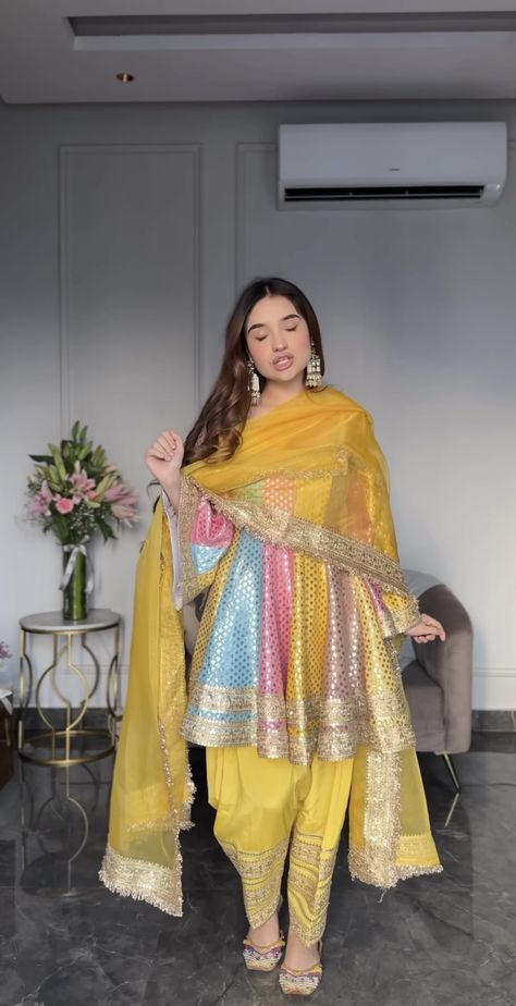 Haldi Dress, Fancy Attire, Patiala Suit Designs, Haldi Outfits, Haldi Outfit, Function Dresses, Trendy Outfits Indian, Pakistani Fancy Dresses, Traditional Indian Outfits