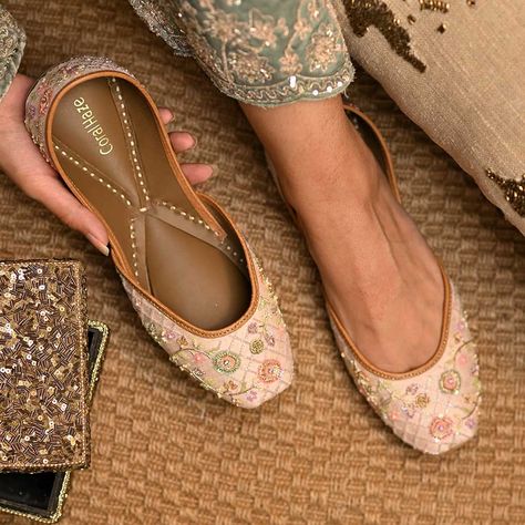 🌟 Elevate your style with the timeless charm of Mojaris for Women! 👡✨ Unveiling the perfect blend of tradition and elegance. Slip into comfort and make every step a statement. 👣💃 Explore the allure of these exquisite handcrafted wonders: 🌺 Intricate Embroidery: A touch of artistry in every thread. 🌈 Vibrant Hues: Embrace the colors of celebration. 👣 Comfort Redefined: Walk with grace, all day long. Jutis For Women, Jootis For Women, Sunanda Sharma, Indian Footwear, Elegant Footwear, Karan Aujla, Punjabi Jutti, Some Good Quotes, Intricate Embroidery