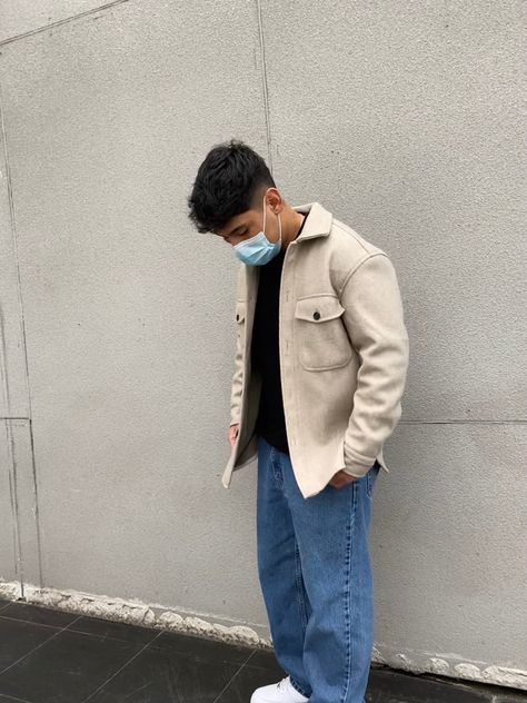 White Jacket Outfit Men Aesthetic, Beige Denim Jacket Outfit Men, Old Money Jacket Men, Blue Jeans Outfit Men, Beige Pants Outfit, White Jacket Outfit, Outfit Cowok, Denim Outfit Men, Jeans Outfit Men