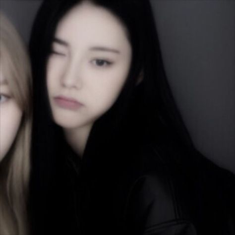 soulwon matching pfp #gowon #jinsoul #soulwon #loona Gowon Jinsoul, Bff Matching, Best Friend Match, Charli D'amelio Rare, Matching Profile Pictures, Charli D Amelio, Matching Pfp, Matching Icons, Kpop Idol