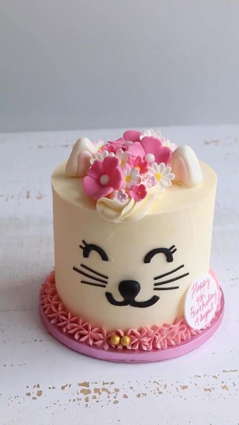 Buttercream Cat Face Cake cakeofinstagram Cat Face Cake, Unicorn Number Cake, Matilda Cake, Birthday Cake For Cat, Face Cake, 6th Birthday Cakes, Number Cake Toppers, Cake Buttercream, Unicorn Birthday Cake