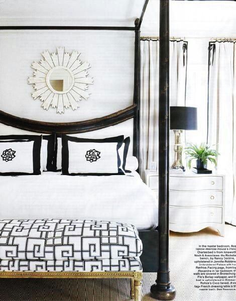 Black & white bedroom Black Canopy Bed, Black White Rooms, Gold Bench, Black White Bedrooms, Suzanne Kasler, Glamour Decor, Four Poster Bed, Black And White Interior, White Bed