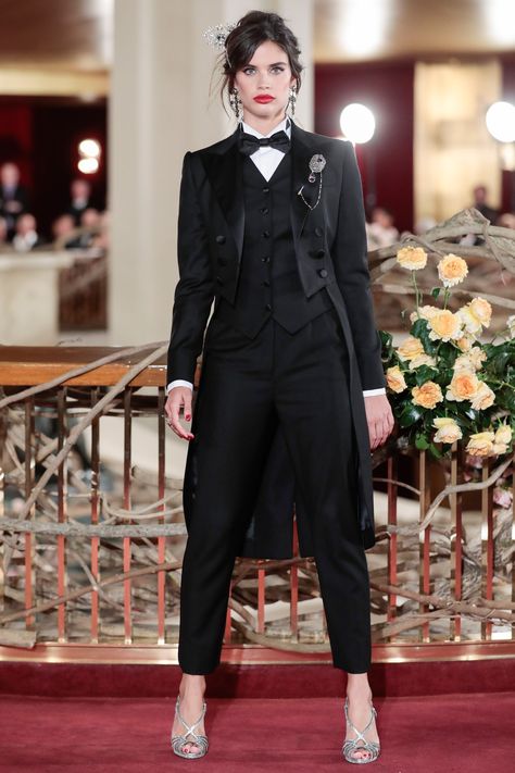 Dapper Tomboy, Dress Tuxedo, Western Suit, Victor Victoria, Woman In Suit, Tuxedo Women, Sara Sampaio, Spring Couture