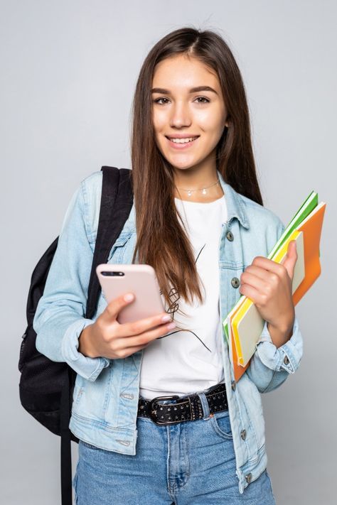 Portrait of happy young woman standing with backpack holding books and mobile phone isolated on white wall. Download it at freepik.com! #Freepik #freephoto #coffee #school #education #woman Student Images, Women Lawyer, Student Photo, Illustrator Design Tutorial, Photoshop Design Ideas, Cute Brunette, Student Girl, Girl Standing, Couples Images