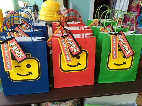 Lego Goodie Bags, Lego Favor Bags, Lego Party Bag Ideas, Lego Goodie Bag Ideas, Lego Birthday Goodie Bags, Lego Party Packs, Kids Party Gift Bag Ideas, Lego Party Decorations Diy, Lego Gift Bags