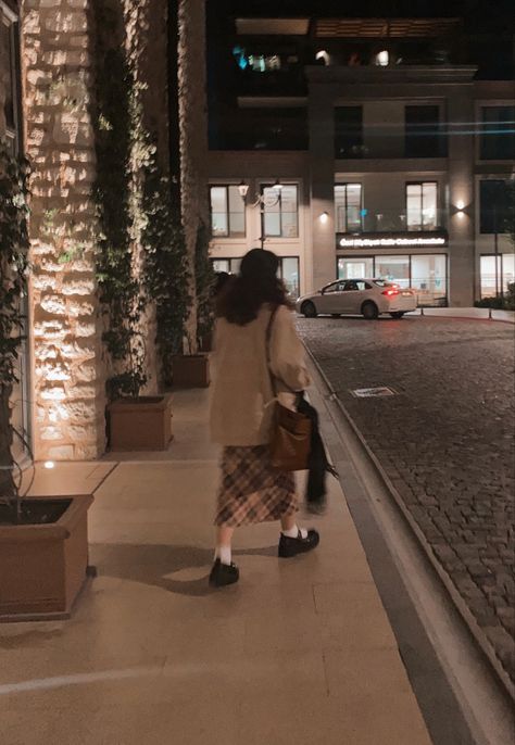 Brown, academic outfit with checked skirt and mary jane shoes Brown Mary Jane Shoes Outfit, Marry Jane Shoes Outfits, Brown Mary Janes Outfit, Academic Outfit, Mary Janes Aesthetic, Loafers And Jeans, Mary Jane Outfit, Mary Janes Outfit, Loafers Outfits