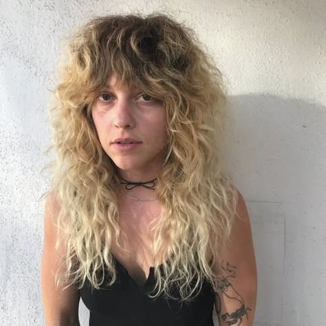 Curly Blonde Shag Haircut, Shaggy Haircuts 70s, 80s Rock Haircut, Curly Hair Mullet Long, Rockstar Shag, Curly Shags, Star Haircut, Curly Shag Haircut, Rocker Hair