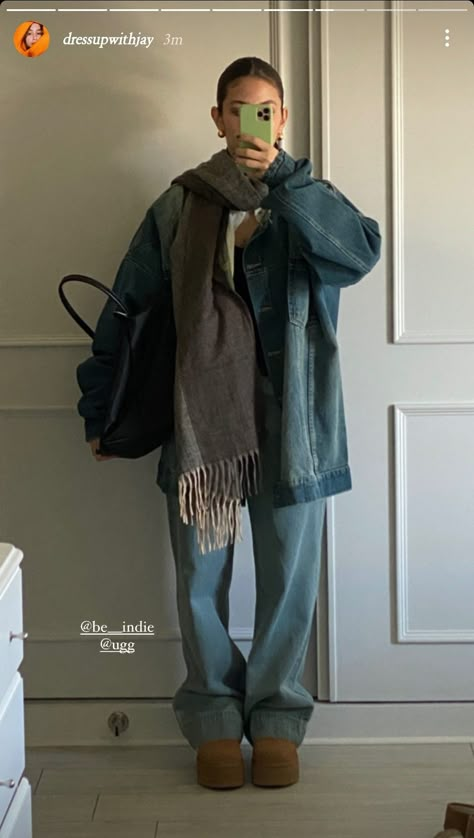 Winter Fits Scarf, Fleece Outfit Aesthetic, Denim On Denim Outfit Fall, Dark Blue Jeans Outfit Casual, Oversized Jeans Jacket Outfit, Blue Jean Jacket Outfits, Painter Fashion, Fall Streetwear, Outfit Vintage