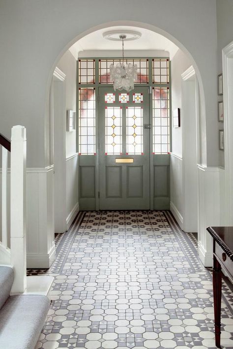 Hallway Decor Ideas, Vstupná Hala, Victorian Hallway, Tiled Hallway, Hallway Inspiration, 1930s House, Interior Design Per La Casa, Edwardian House, Hallway Designs