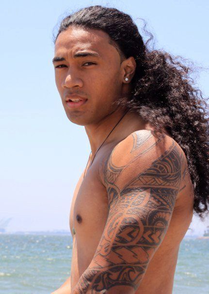 ... Polynesian Hairstyles, Ta Moko Tattoo, Samoan Men, Man With Long Hair, Hairstyles Male, Polynesian Men, Long Hair Images, Corte De Cabelo Masculino, We Are The World