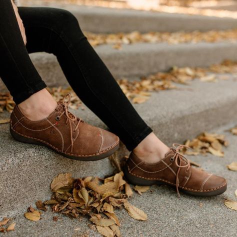 Shop the Fergey 20 Women's Lace-up and more stylish, comfortable footwear at the Official JOSEF SEIBEL store for the USA. FREE Shipping on all orders. European Sneakers, Josef Seibel Shoes, Josef Seibel, Nubuck Leather, Women Lace, Womens Oxfords, Comfortable Shoes, Boat Shoes, Chelsea Boots