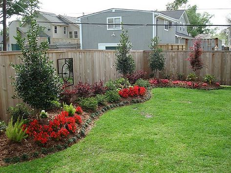 A good Gainesville backyard landscaping idea is one that everyone can make use of. There are many different backyard landscaping ideas and most of them are pretty good but to find the one that is right for you may take some reading. This article will help you to find the perfect backyard landscaping idea for your home. Easy Backyard Landscaping, Villa Architecture, Cheap Landscaping Ideas, Florida Landscaping, Front Yard Design, Easy Backyard, Easy Landscaping, Fence Landscaping, Backyard Garden Design