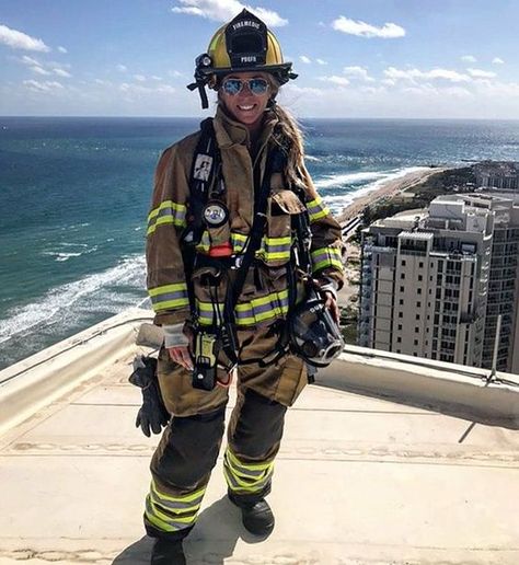 Police Medic, Firefighter Workout, Girl Firefighter, Firefighter Pictures, Female Firefighter, Fire Fighter, Fire Service, Fire Rescue, Fire Dept