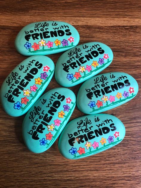 Painted Rocks For Friends, Kindness Rocks Ideas, Friendship Rocks, Rock Painting Supplies, Acrylic Drawing, Inspirational Rocks, Rock Painting Tutorial, Diy Rock Art, Painted Rocks Kids